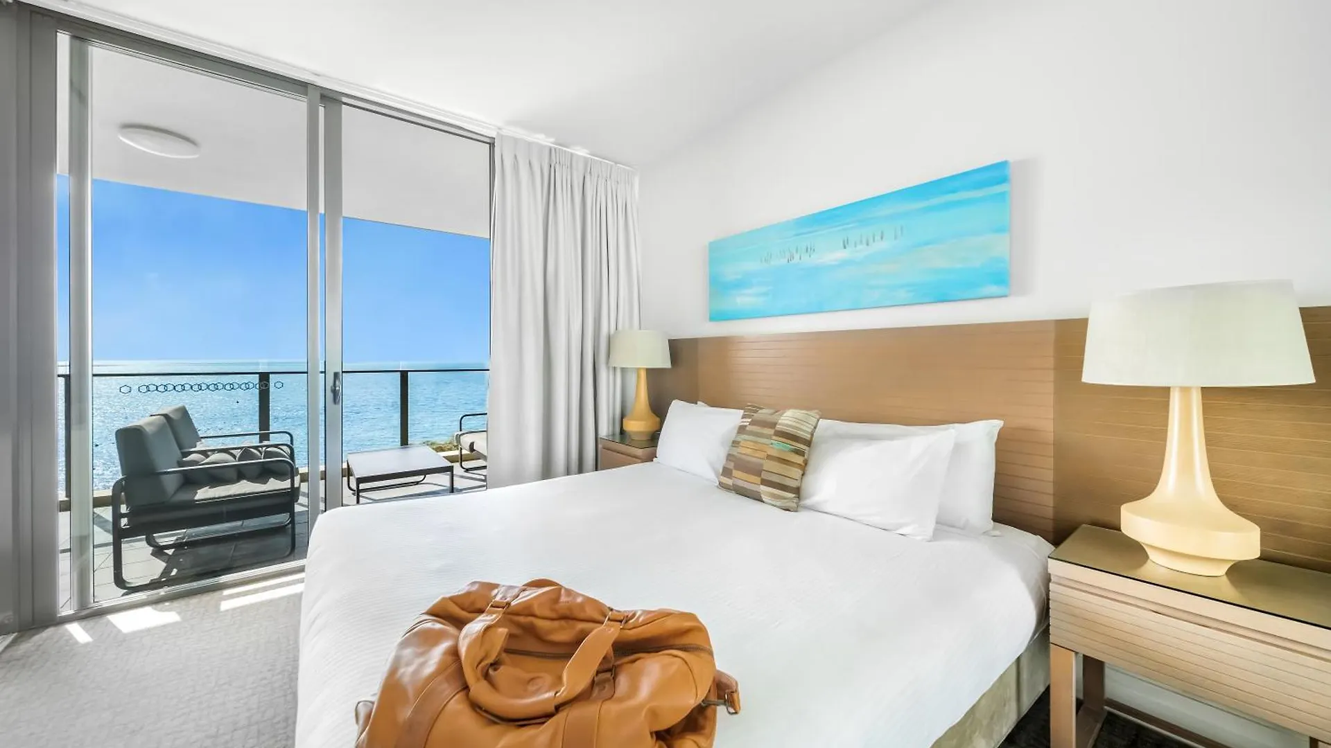 Oaks Redcliffe Mon Komo Suites
